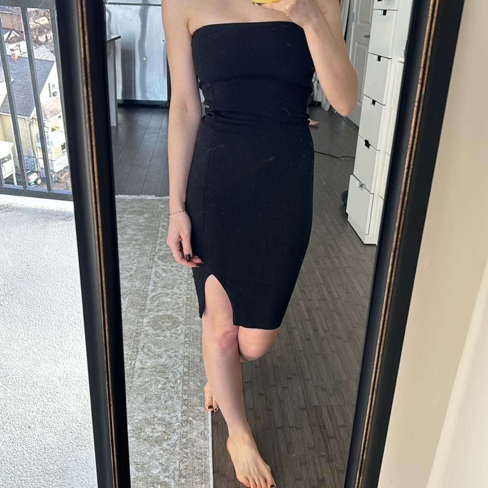 Love ady midi black ribbed dress strapless slit